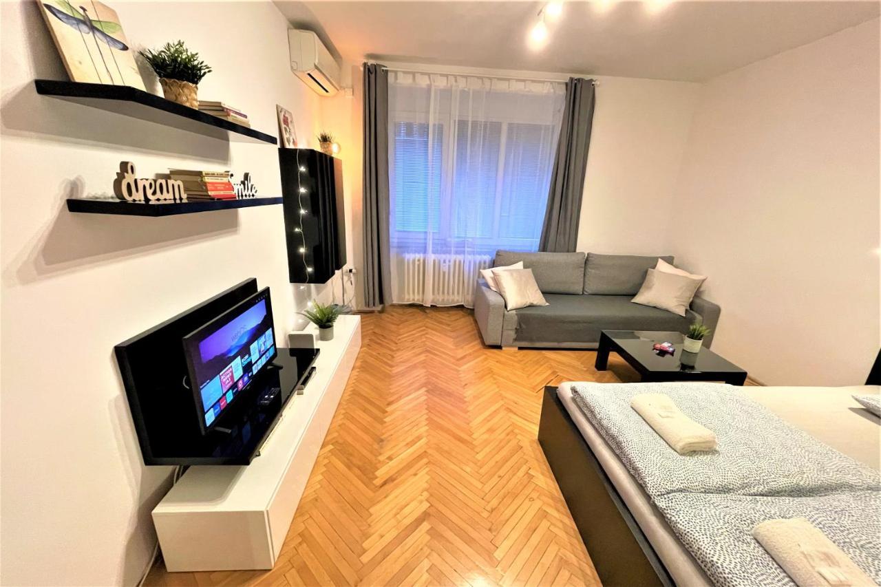 Apartment Helen - Old Town, Ac Bratislava Dış mekan fotoğraf